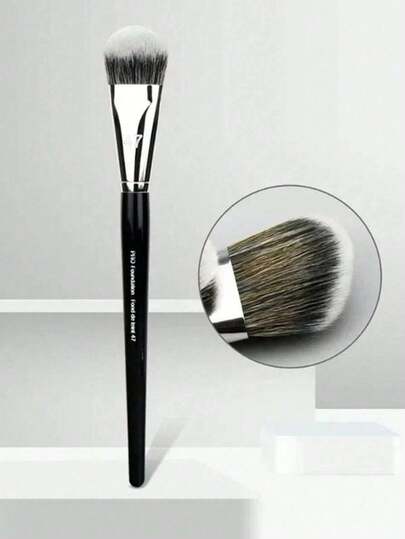 1支专业粉底刷 #47，适用于粉底液、修容和高光，女士面部彩妆，美妆工具，赠品