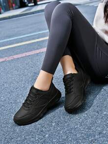 Nuevos zapatos negros para mujer, zapatos deportivos casuales versátiles y de moda, antideslizantes y resistentes al desgaste, livianos y cómodos, zapatos de trabajo fáciles de limpiar