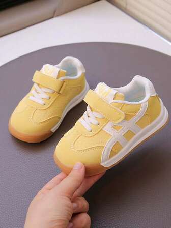 1 双男女通用新款低帮平底休闲运动鞋，耐磨防滑幼儿步行鞋，时尚百搭学生休闲鞋，适合所有季节