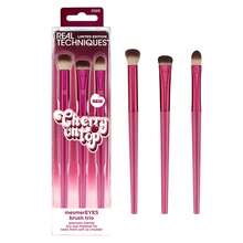 Real Techniques Cherry Ontop Mesmer 眼部化妆刷三件套，打造完美眼妆的三件套，101 豪华晕染刷，短而密实的刷毛可均匀晕染膏状和粉状眼影；102 全效遮瑕眼影刷，圆头设计，柔软的刷头可涂抹并晕染高显色度的膏状和粉状眼影；103 眼影刷，精准剪裁的刷毛可将膏状和粉状眼影涂抹于眼睑，3 件套 - 酒紅色 - 查看 12