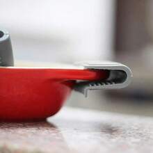 2 Stücke Silikon Topfgriff Abdeckungen - hitzebeständige Küchen Topfdeckel Griffe, Gusseisen Topf Fingerschutz, nicht elektrische Silikon Griff Hüllen, schwarz und grau, Fingerschutz | ergonomisches Design | hitzebeständige Griffe