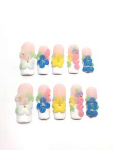 Ogni set è composto da 10 pezzi di piastre per unghie quadrate in acrilico fatte a mano nello stile francese, con decorazioni di strass, pois e petali, disponibili in vari toni e colori nudi. 3 misure per adattarsi, adatte per feste, balli e uso quotidiano, viene fornito con un kit per unghie, rendendolo un regalo ideale di unghie finte per signore e ragazze.