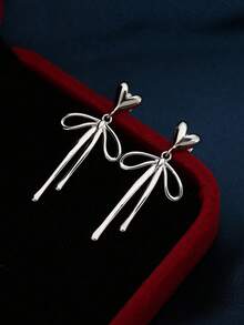 A Pair Of Fashionable Heart-Shaped Bow Earrings, Exquisite And Versatile, Suitable For Ladies; Perfect For Wearing On Any Occasion And Can Be Gifted To Friends.