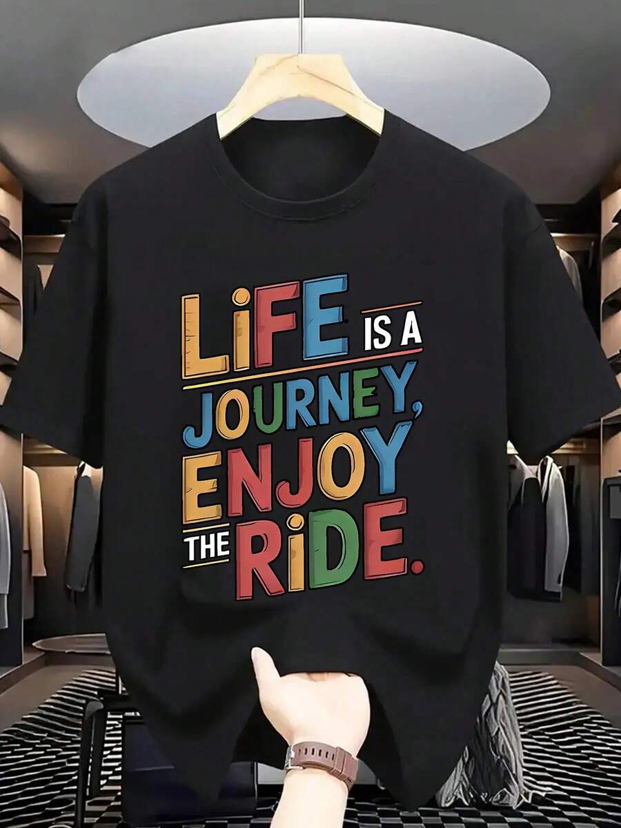 Camiseta gráfica casual de verano para hombres - Impresión "La vida es un viaje, disfruta el recorrido", cuello redondo, manga corta, ajuste regular, tallas para adultos - Negro - Ver 1