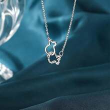 قلادة سمكة قبلة فضية فاخرة، خالية من الحساسية، هدية فريدة للحبيبة، برج الحوت، هدية عيد ميلاد