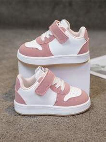 1 Pair Fashionable And Versatile Baby Casual Sneakers, Well-Made And Durable, Suitable For All Seasons. Neat Stitching, Refined Material Combination, Strong Quality Feel And Durability. Minimalist Style Matches Well With Dresses, Jeans And Various Children's Outfits, Easily Enhancing The Overall Outfit.