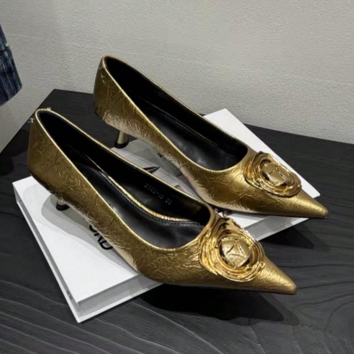 Nuevos tacones altos de punta fina y tacón delgado, mocasines de tacón bajo con hebilla de metal, zapatos de trabajo de tacón medio versátiles par