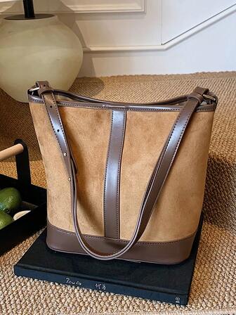 [Retro Patchwork Bucket Bag | A Retrospective Interpretation Of Autumn Commuting Aesthetics] This Bucket Bag Redef Vintage Fashion With A "Material Collision". The Innovative "Micro Arc Bucket Shape" Design Naturally Tucks The Bag's Mouth To Form An Elegant Curve, With A Capacity Easily Accommodates Commuting Needs.