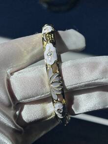 Brazalete con bisagra de tono dorado decorado con esmalte de hoja de loto y vaina de loto de colores vintage, regalo creativo para el Día de la Madre o cumpleaños - Joyería de mujer de moda en rosa, verde, azul (debido al esmalte, el color puede variar bajo diferentes iluminaciones)