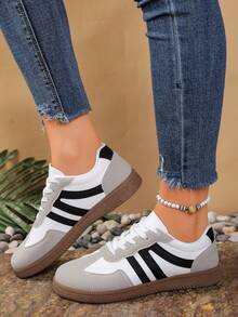 2026新款女士平底休闲运动鞋，圆头系带户外多功能轻便运动鞋，春秋季，易于清洁，平底低帮休闲鞋，撞色运动休闲鞋，复古硫化鞋，四季皆宜 - 灰黑 - 查看 5