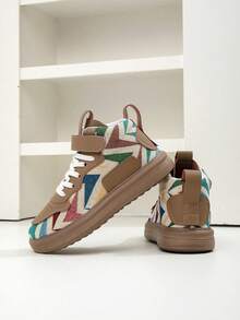 1 par de tênis infantil de cano médio, design com padrão geométrico, respirável e confortável para corrida casual em ambientes internos/externos, fácil de calçar com fecho de , leve e antiderrapante, calçado esportivo unissex da moda - Caqui - Ver 2