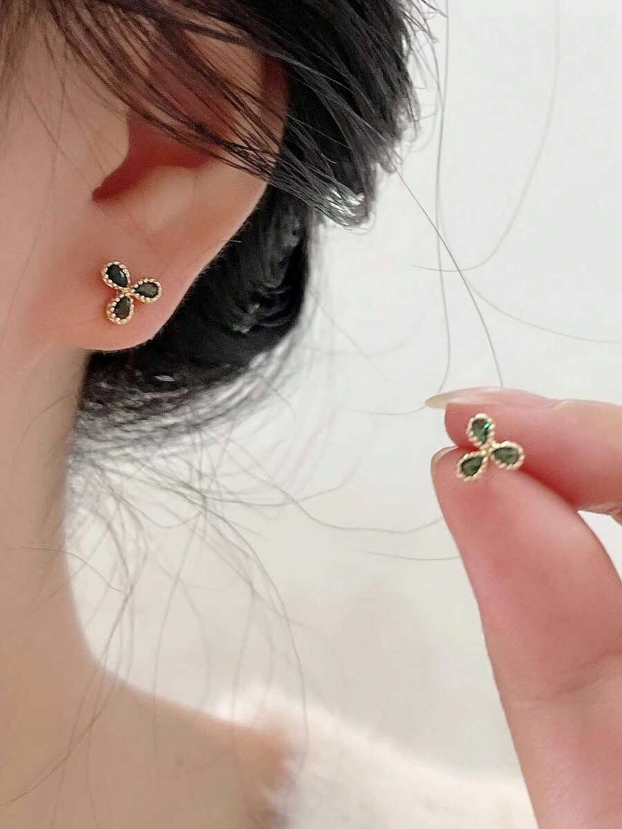 1 Pair Minimalist Tiny Lucky Clover Emerald Stud Earrings, Suitable For Daily Wear, Unique Design - Multicolor - View 1