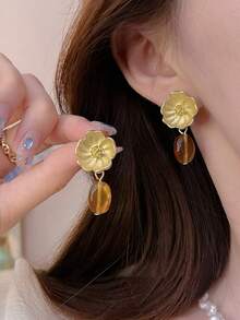 1 par de pendientes de flor blanca delicada para mujeres, diseño exagerado y versátil, adecuado para compromiso, boda, uso diario, fiesta, regalo para familia, hermanas, amigos, novia, cumpleaños, Día de San Valentín