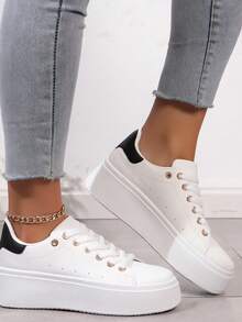 女士纯色厚底学院风休闲运动鞋，春夏款，配有可拆卸鞋带和香水瓶扣 - LA279 WHITE - 查看 2