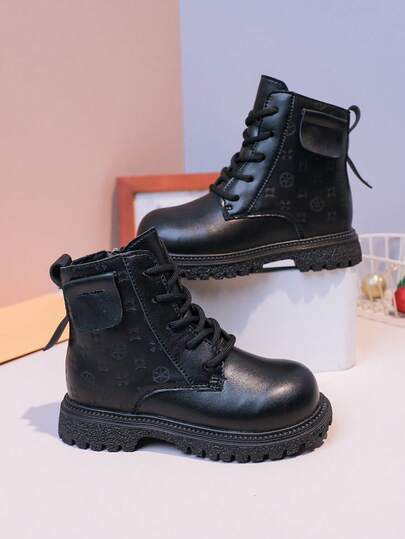 1 双儿童新款 3D 花卉压花靴，黑色 PU 设计，心形拉链，厚底，适合儿童，四季皆宜，通勤，度假，聚会