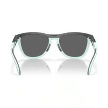 Oakley Men's Frogskins Range Sunglasses, Mirror OO9284 |  | Men Sunglasses - Sữa lắc Matte Carbon/Xanh lam - Xem 3
