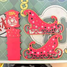 Ein hölzerner 3D handgefertigter Mini-Weihnachtsschlitten, geeignet für die Tischdekorationen.