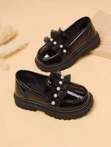 1 pereche de mocasini pentru fete, cu vârf rotund, din PU, cu perle artificiale, antiderapante, durabile, confortabile și multifuncționale, potriviți pentru primăvară, toamnă, activități în aer liber, casual, petreceri, școală