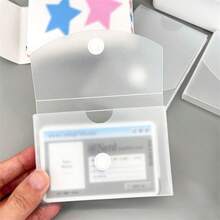 2 pièces/1 pièce Boîte de rangement pour autocollants de bureau givré, couvercle transparent à coins arrondis, placement horizontal et vertical polyvalent, organisateur de bureau et de maison minimaliste chic, solution de rangement multifonctionnelle pour cartes, autocollants, photos et petits essentiels, parfait pour la rentrée scolaire, les cadeaux d'automne et de vacances, accessoire de bureau esthétique et pratique, design à vue dégagée.