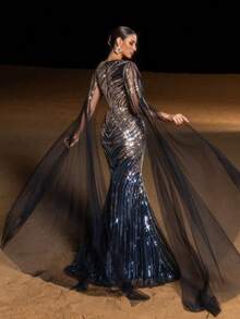 Faeriesty Đầm dạ hội nàng tiên cá lấp lánh, được tô điểm bằng những hạt cườm và sequin lấp lánh như lông vũ nhiều màu sắc, có tay áo dài bằng vải chiffon mỏng manh, lý tưởng cho các buổi dạ tiệc trang trọng, trang phục dự đám cưới, sự kiện thảm đỏ và các buổi tụ họp cao cấp. Đầm dự tiệc thanh lịch màu đen mùa xuân - màu đen - Xem 3