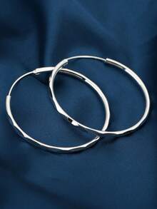 A Pair Of Exaggerated Large Circle Earrings For Women, Showcasing European And American Luxury And High-End Feel, Exquisite And Versatile Ladies' Ear Accessories.