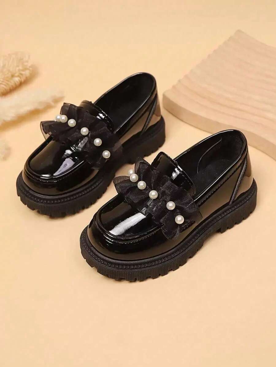 1 pereche de mocasini pentru fete, cu vârf rotund, din PU, cu perle artificiale, antiderapante, durabile, confortabile și multifuncționale, potriviți pentru primăvară, toamnă, activități în aer liber, casual, petreceri, școală