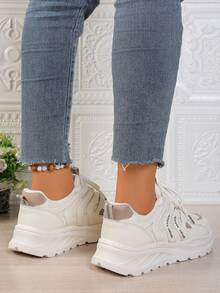 Zapatillas deportivas ligeras y de suela blanda para mujer, zapatos deportivos de malla transpirable para exteriores, nuevos tenis de moda casual y versátil para el otoño de 2025, zapatos de plataforma