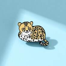 1PC Cute Curled - Up Cheetah Enamel Pin - Cartoon Cheetah In A Cozy, Curled Pose With Spotted Fur & Striped Tail Design, Lapel Brooch For Bags & Clothes, Adorable Wildlife - Themed Fashion Accessory, Sweet Jewelry Gift For Cheetah Lovers & Fans Of Cute Accessories