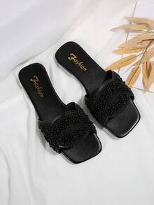 2025 Nouvelles sandales plates à enfiler élégantes pour femmes avec embellissements en cristal français et bout carré. Convient pour le printemps, l'été et l'automne, à porter avec des robes