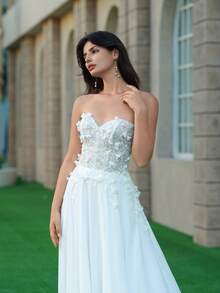 YOUKEFEIER 浪漫甜心领雪纺婚纱，3D立体蕾丝无肩带拖尾新娘礼服 - 米色 - 查看 3