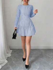 女式蓝白条纹圆领长袖荷叶边迷你连衣裙，轻盈休闲优雅秋季连衣裙，适合约会、返校、音乐节、派对、感恩节