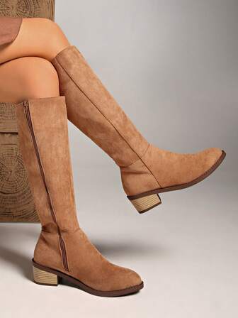 Kozaki damskie w stylu zachodnim, zapinane na zamek błyskawiczny z boku, z okrągłym noskiem Maillarda i klamrą na pasek do połowy łydki