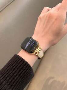 Huastonband 時尚設計師 D 字金色金屬裝飾軟棕色錶帶，適用於 Ultra 2 1 SE S9 8 7 6 5 4 3 2 1 系列，男女通用替換智慧手錶腕帶 38mm 40mm 41mm 42mm 44mm 45mm 49mm - 杏色 - 查看 5