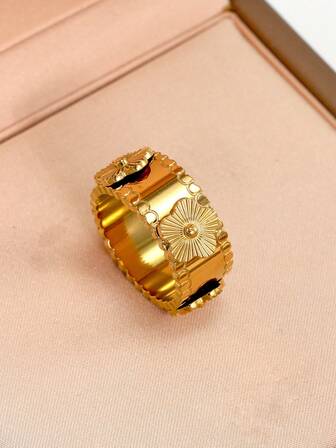 แหวนดอกไม้สแตนเลสชุบทอง 18K เหมาะสำหรับงานปาร์ตี้ของผู้หญิงและสวมใส่ในชีวิตประจำวัน, การออกแบบลายดอกไม้สไตล์ยุโรปและอเมริกาแบบคลาสสิก, เครื่องประดับทองเรียบง่ายและสง่างาม, เครื่องประดับนิ้วสำหรับงานแต่งงาน, สำหรับเด็กผู้หญิง, ผู้หญิง, คุณแม่, ญาติ, เพื่อน, งานแต่งงานที่สวยงาม, วันเกิด, วันแม่, ของขวัญวันวาเลนไทน์สำหรับแฟน