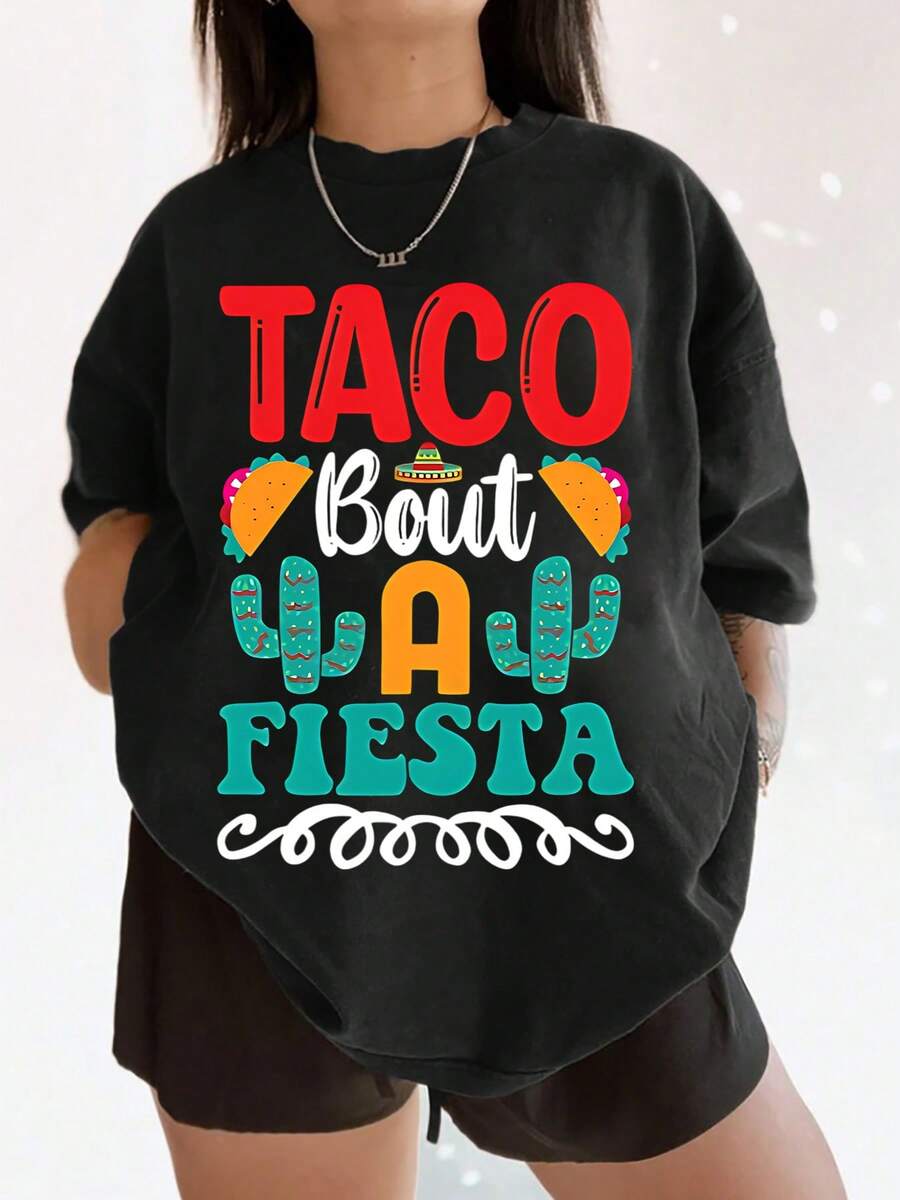 Camiseta gráfica para mujer Taco Bout A Fiesta, con un lindo estampado de cactus y sombrero de paja, una blusa informal de manga corta y cuello redondo, y un divertido atuendo para celebrar el Cinco de Mayo. Talla extragrande. - Negro - Ver 1