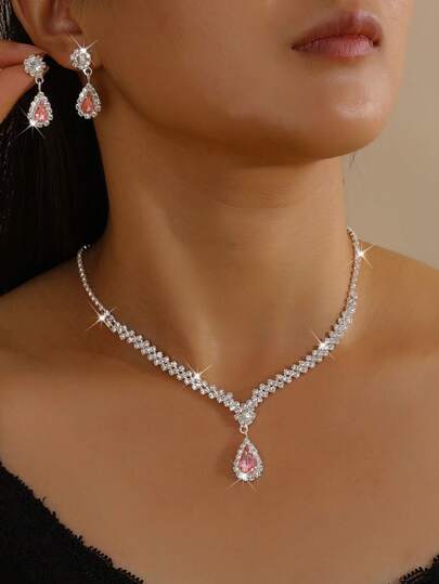 女士珠宝心形项链和耳环套装