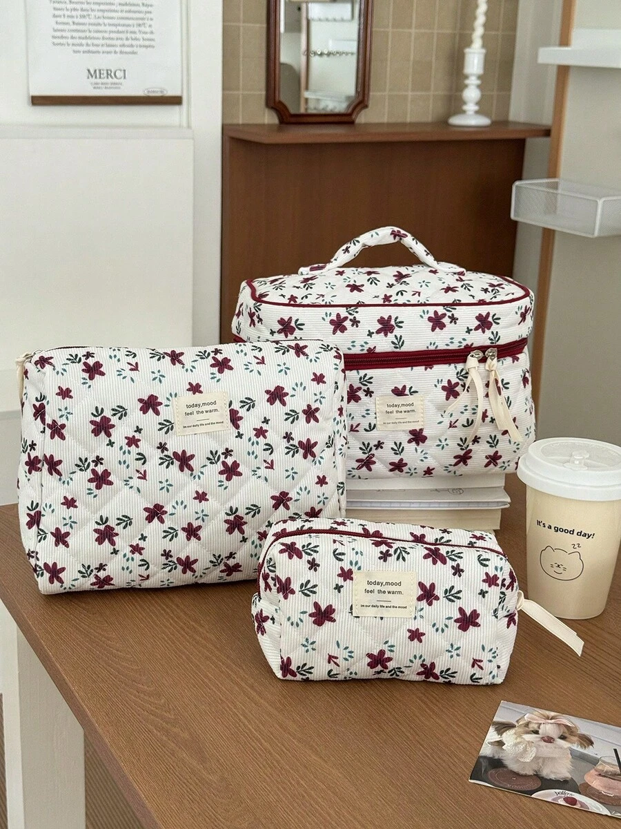 1 pieza/Set Bolsa de cosméticos acolchada con estampado floral rojo de pana, organizador de maquillaje, bolsa de maquillaje multifuncional y portátil, bolsa de aseo, adecuada para cosméticos, cuidado de la piel, protector solar, crema de manos, regalo para dama de honor, regalo para el Día del Maestro, regalo de cumpleaños, regalo de vacaciones, bolsa de cosméticos, regalo de Navidad, bolso pequeño, bolsa de almacenamiento de maquillaje, bolsa de almacenamiento mini, bolsa de almacenamiento de gran capacidad, regalo de Navidad, regalo creativo para mujeres - Multicolor - Ver 1