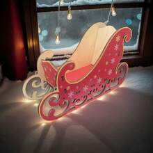 Ein hölzerner 3D handgefertigter Mini-Weihnachtsschlitten, geeignet für die Tischdekorationen.