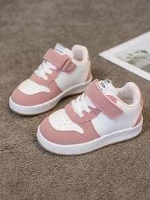 1 Pair Fashionable And Versatile Baby Casual Sneakers, Well-Made And Durable, Suitable For All Seasons. Neat Stitching, Refined Material Combination, Strong Quality Feel And Durability. Minimalist Style Matches Well With Dresses, Jeans And Various Children's Outfits, Easily Enhancing The Overall Outfit.