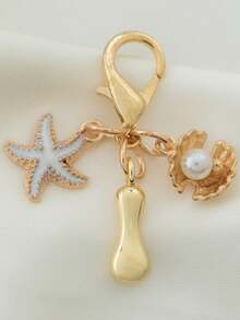 1个A-Z字母金色泡泡字母吊坠钥匙扣，饰以海星和贝壳配件，可用作钥匙扣、戒指、包包挂饰、背包挂件、汽车挂件，非常适合购物、海滩、露营、钱包和手提包，是送给女性、朋友、学生的理想礼物，时尚创意设计，生日礼物、夏季包包挂饰、万圣节配饰、教师节礼物。 - 彩色 - 查看 15
