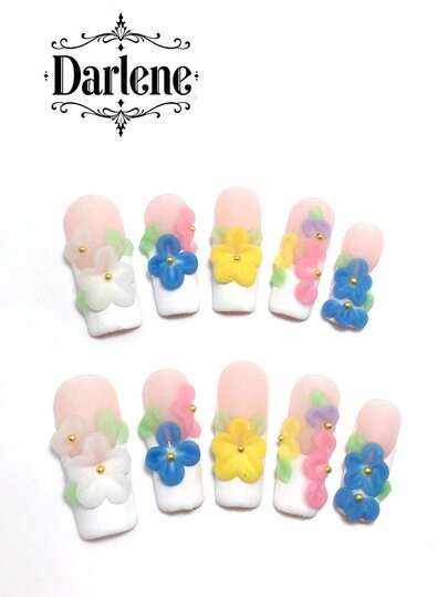 Każdy zestaw składa się z 10 sztuk kwadratowych akrylowych płytek do paznokci Y2K, ręcznie robionych, zaprojektowanych w stylu francuskim z kryształkami, kropkami i ozdobami w formie płatków, dostępnych w wielu odcieniach, także w kolorze nude. 3 rozmiary pasują na imprezy, tańce i do codziennego noszenia. W zestawie znajduje się zestaw do zdobienia paznokci, dzięki czemu jest to idealny prezent w postaci nakładanych paznokci dla kobiet i dziewcząt.