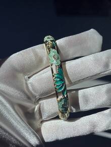 Brazalete con bisagra de tono dorado decorado con esmalte de hoja de loto y vaina de loto de colores vintage, regalo creativo para el Día de la Madre o cumpleaños - Joyería de mujer de moda en rosa, verde, azul (debido al esmalte, el color puede variar bajo diferentes iluminaciones)