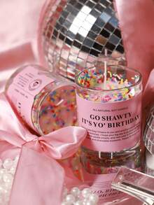 1 cây nến dễ thương, Chúc mừng sinh nhật! Chúc bạn một sinh nhật tuyệt vời với thật nhiều kỷ niệm ngọt ngào! Mong rằng sinh nhật của bạn sẽ ngọt ngào như cây nến mờ này, và năm tới sẽ tràn ngập niềm vui, những cuộc phiêu lưu và những khoảnh khắc đáng để chia sẻ. Chúc mừng sinh nhật! Thích hợp cho mọi dịp sinh nhật! Nến trong lọ, Nến, Quà tặng, Trang trí nhà cửa, Trang trí sinh nhật, Nến sinh nhật, Đồ trang trí. - Nhiều màu - Xem 3