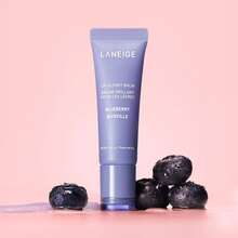 Laneige Bálsamo labial iluminador, hidratante con color transparente y manteca de karité para un brillo hidratante y labios suaves. - arándano - Ver 3