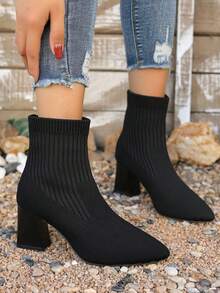 بوت جوارب مريحة وعملية للنساء ذوات الحجم الكبير، ذات أصبع مدبب وكعب عالي، بتصميم أوروبي مناسبة للخريف والشتاء