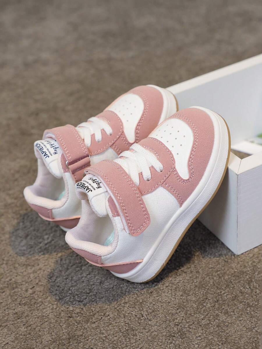 1 Pair Fashionable And Versatile Baby Casual Sneakers, Well-Made And Durable, Suitable For All Seasons. Neat Stitching, Refined Material Combination, Strong Quality Feel And Durability. Minimalist Style Matches Well With Dresses, Jeans And Various Children's Outfits, Easily Enhancing The Overall Outfit.