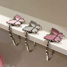 Móc treo đa năng có thể gập lại dùng để cất giữ đồ đạc trên cạnh bàn và là giá đỡ túi xách nhẹ, di động, giúp tiết kiệm không gian cho văn phòng tại nhà, phòng ký túc xá, nhà bếp và khi đi du lịch. Giúp giữ chặt ví, ba lô, bóp và các vật dụng nhỏ trên các bề mặt cạnh mà không cần keo dán. Thiết kế kẹp dễ dàng, cấu trúc nhẹ nhưng bền chắc, lý tưởng cho mùa xuân và lễ Phục sinh, quà tặng Ngày của Mẹ. - Nhiều màu - Xem 4