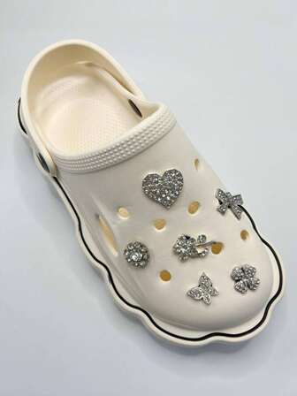 6 件水晶钻石心形镂空木屐饰物