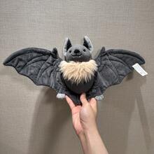 可爱的灰色蝙蝠毛绒玩具 - 翼展 22.8 英寸，适合动物爱好者的柔软万圣节装饰，幽灵般的房间装饰或怪异的汽车装饰 - 非常适合夜间主题的礼物赠送 - 彩色 - 查看 10