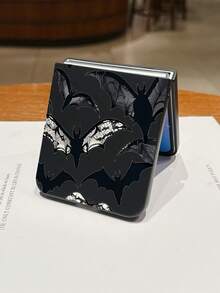 Goth 1pc Fashionable And Simple PC Material Full Screen Gothic Bat Element Folding Phone Case, Can Protect And Prevent Falling: SamsungGalaxy Zflip 3/Zflip 4/Zflip 5/Zflip 6/Zflip 7/ Razr 50 Ultra/ Razr 60 Ultra/ Razr 60/ Razr 50/Galaxy Z Flip7 FE - Black - View 1